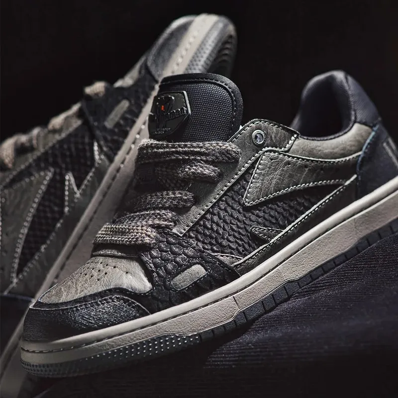 Maden Casual Snake Year Black Mamba Men's Sneakers Low-Top Flat Sole Versatile Black Shoes for Spring Autumn Skateboarding Shoes