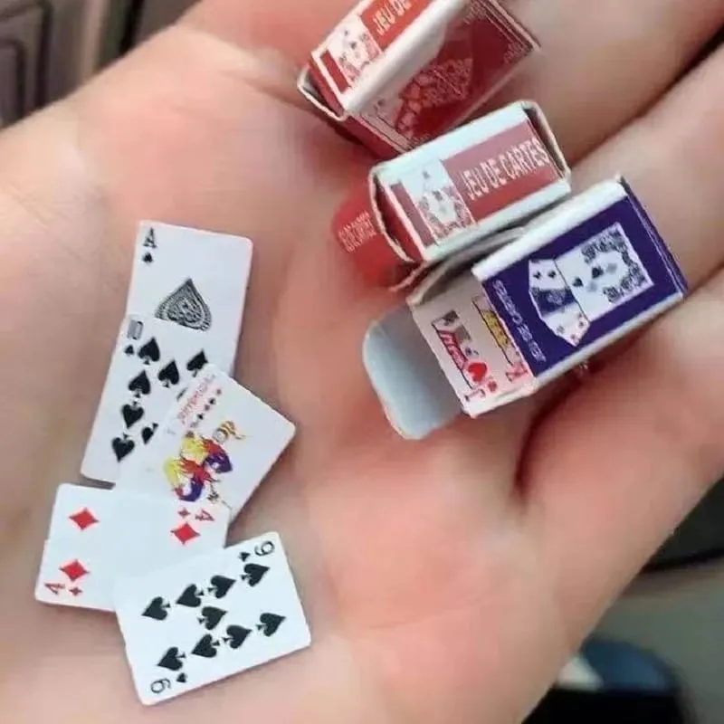 Mini cartes à jouer amusantes et mignonnes, jeux de Poker, Super petites cartes, cadeaux, jouets de voyage, accessoires de farces, carte de Poker Miniature