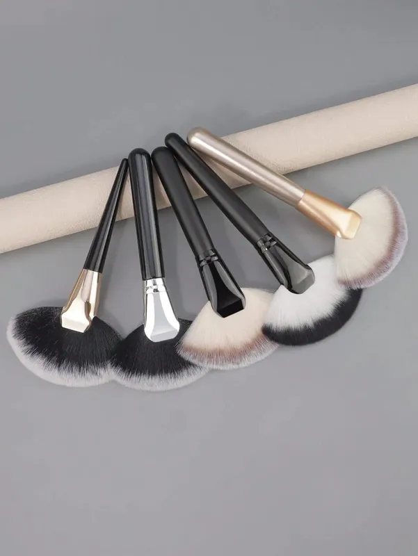 1/2pcs Large Fan Makeup Brushes Facial Foundation Blusher Concealer Brush Cosmetic Tools Pincel Soft-Bristled Makeup Brush — image 4