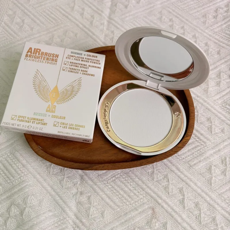 Charlotte Tilbury Cosmetics Flawless Liquid Highlighter Moisturises Skin Luxury Palette Satin-matte Shimmer Metallic Finishes