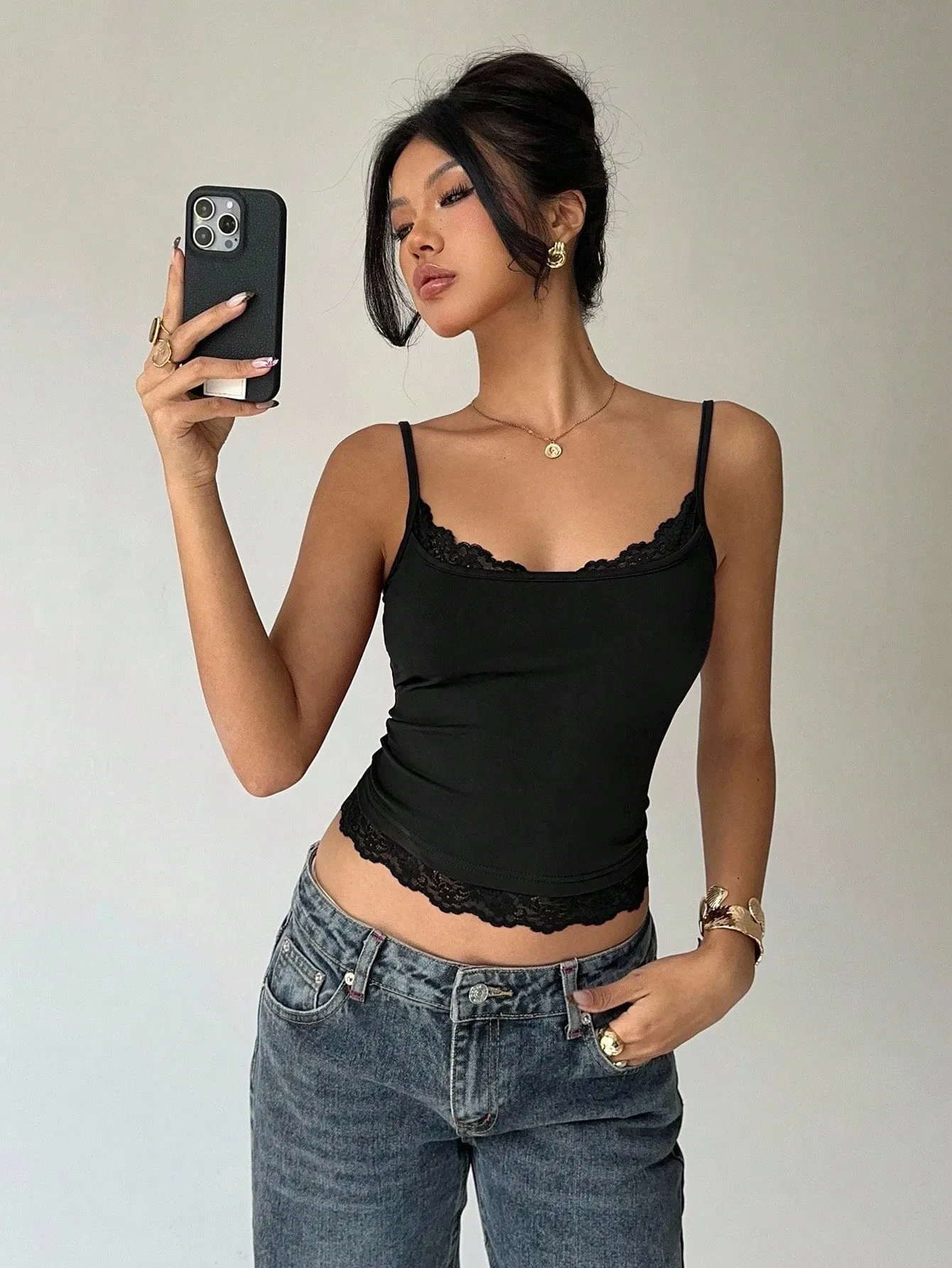 Women's Sexy Lace Trim U-Neck Basic Solid Color Slim Fit Cami Top Casual Spaghetti Straps Backless Crop Top Spring/Summer 2026 — image 4