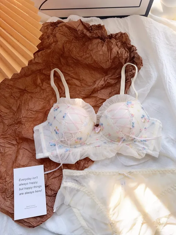 Strappy lace lingerie girls without steel ring underwear st small breasts gathered sweet sexy bra briefs suit