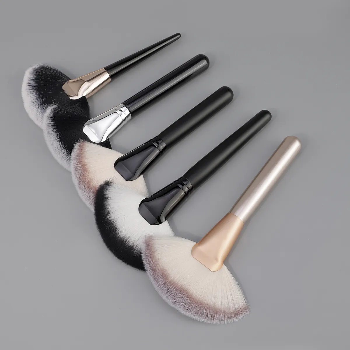 1pcs Large Fan Makeup Brushes Facial Powder Foundation Blusher Concealer Kabuki Brush Cosmetic Tools Pincel Maquiagem — image 6