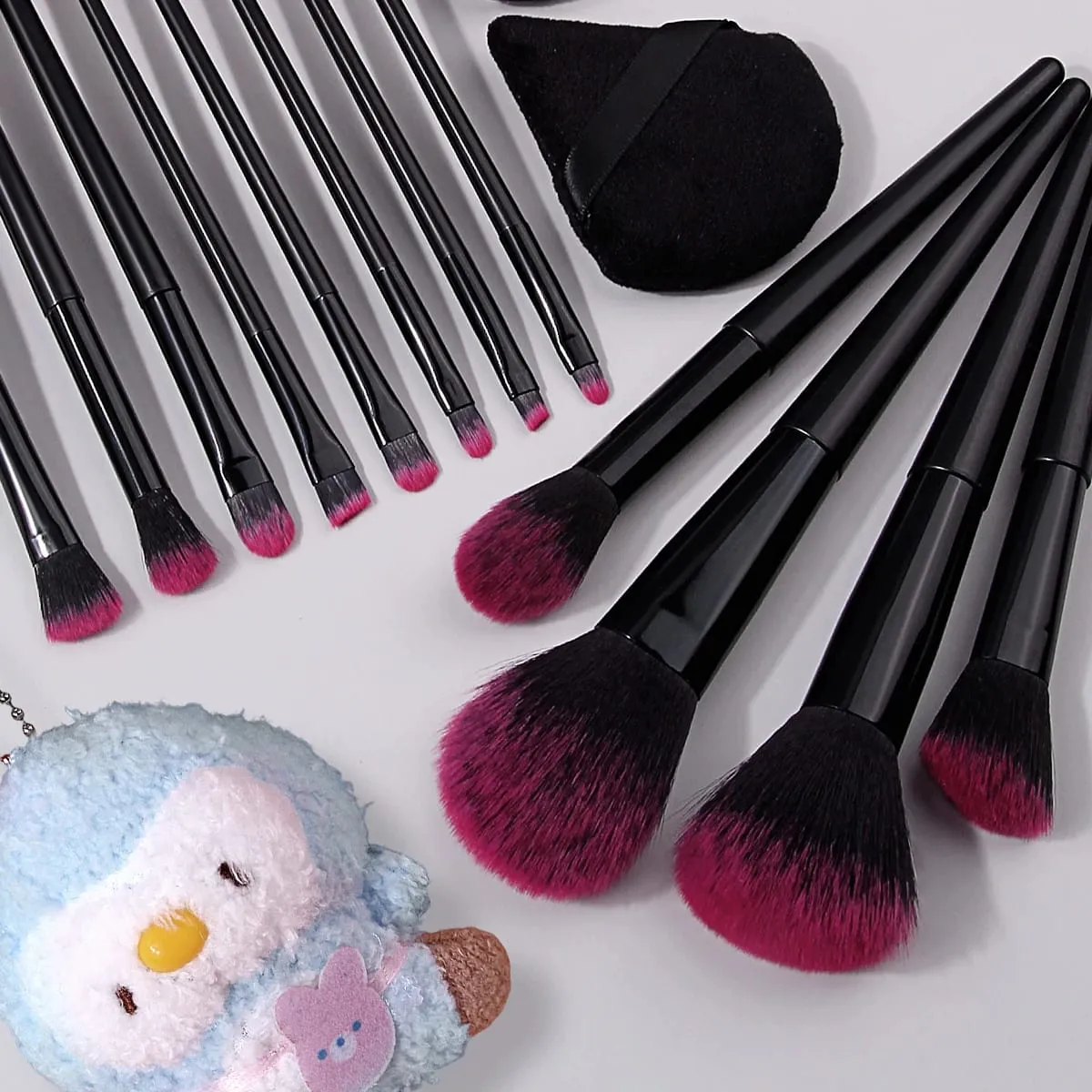 16PCS Black & Pink Makeup Brushes Set Free Shipping with Bag Puffs & Pendant — image 4