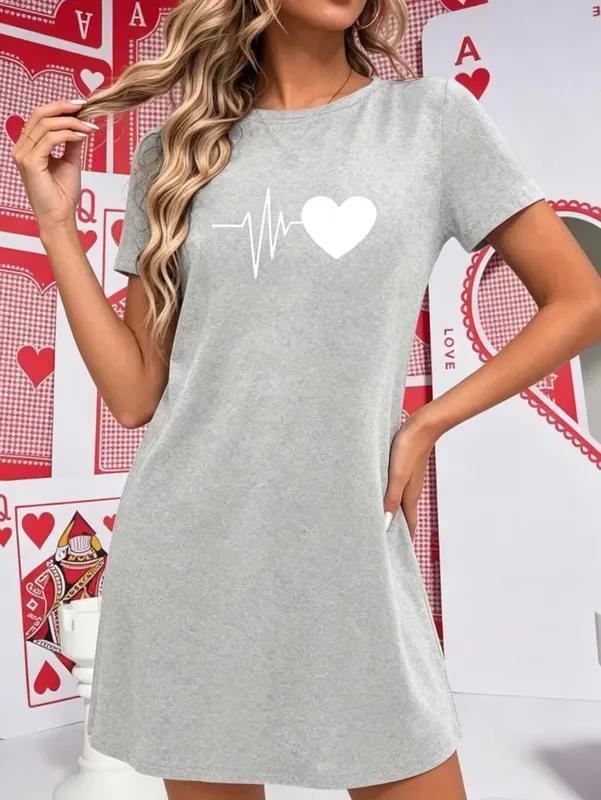 Women's elegant short-sleeved dress with heart-shaped print suitable for casual outings and comfortable wear. — image 3