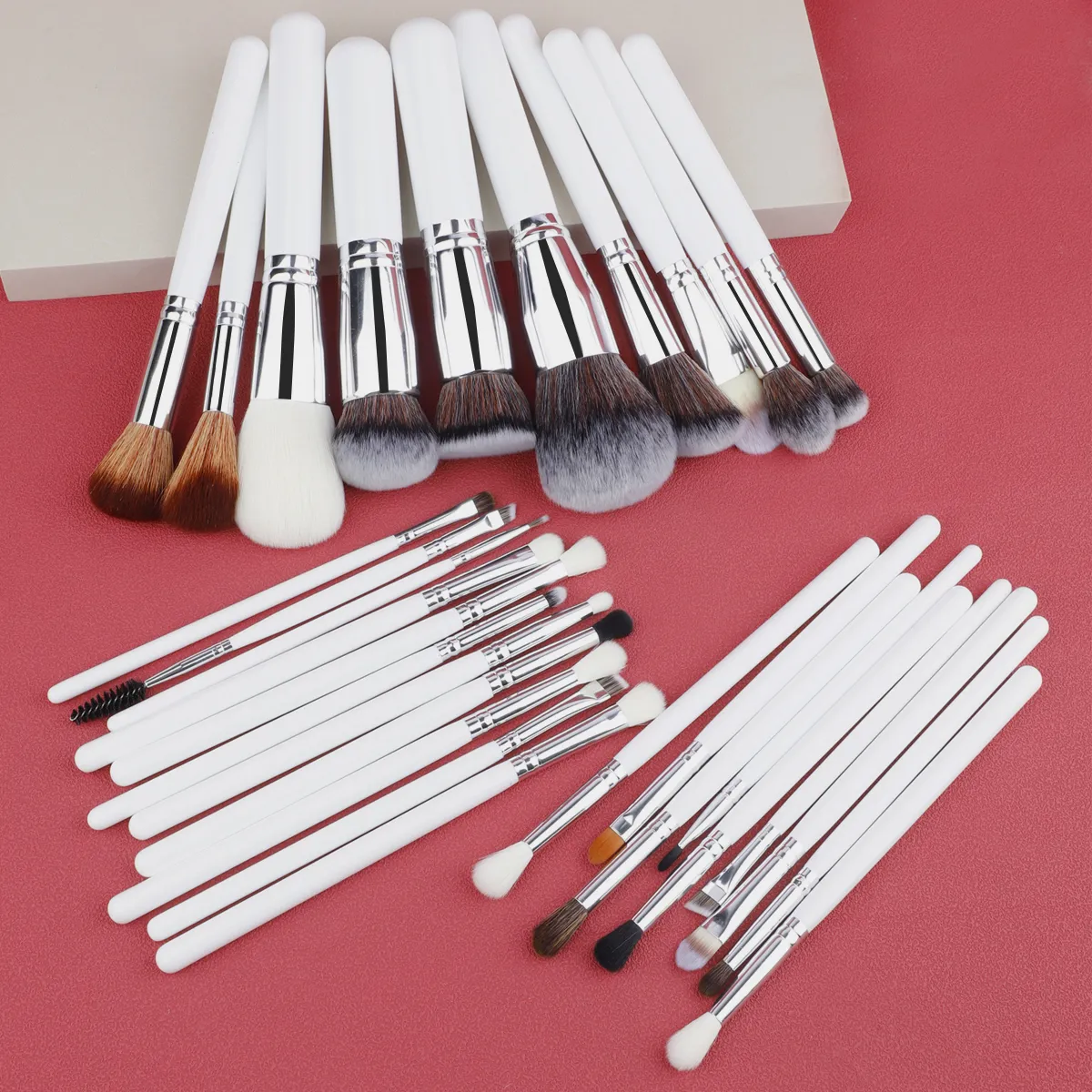 30Pcs Makeup Brush Sets Professional Artists Using Angled Eye Contour Blending Brushes High Quality White Brush Custom — image 2