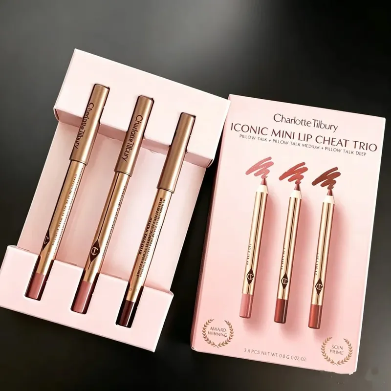 Charlotte Tilbury Dudak Kalemi Güçlü Kapatıcılıkla Pürüzsüzdür ve Vurgulayıcı Kontur Paleti Özelliklerinizi Aydınlatır ve Şekillendirir