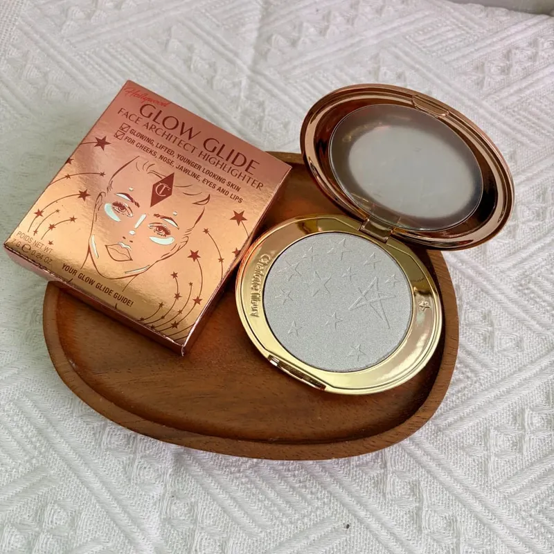 Charlotte Tilbury Cosmetics Flawless Liquid Highlighter Moisturises Skin Luxury Palette Satin-matte Shimmer Metallic Finishes