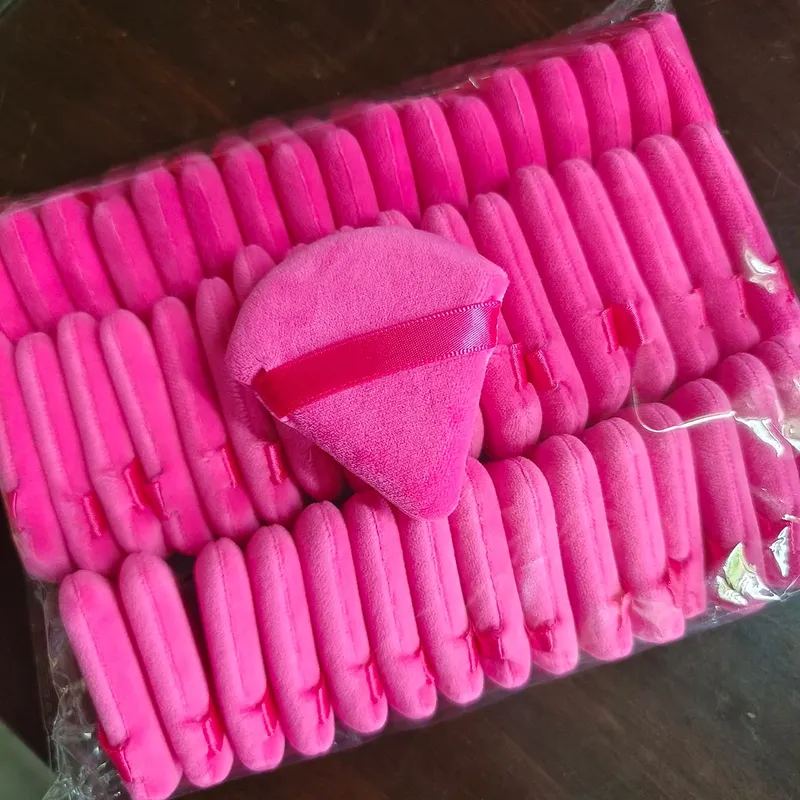 Wholesale 50Pcs Triangle Powder Puff Mini Face Makeup Sponge Cosmetics Soft Cotton Face Powder Puff Washable Velvet Makeup Puff — image 4