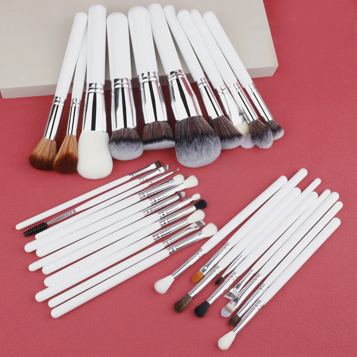 30pcs Professional Makeup Brushes Set Cosmetic Beauty Tools Foundation Eyeshadow Concealer Blend Brushes Fluffy Bristle Powder — image 1