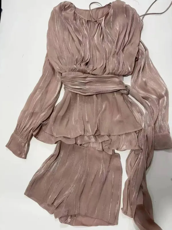2026 Nuova moda estiva Abbigliamento donna girocollo maniche a lanterna abito corto in raso con pantaloncini sotto due pezzi