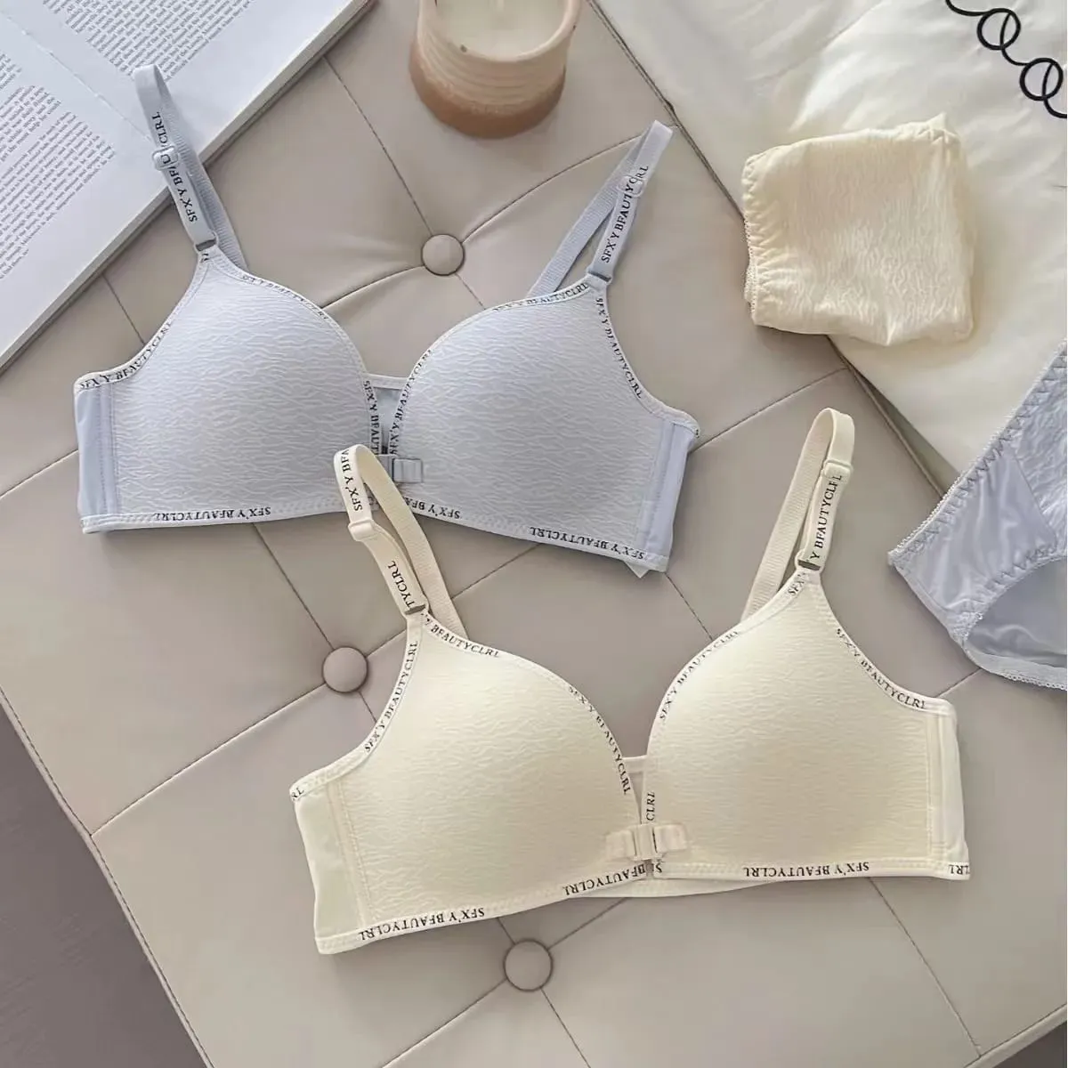 Set Lingerie Push-Up Penutupan Depan Seksi untuk Payudara Kecil Bra Tipis Nyaman Tanpa Tali Bahu Huruf Cincin Baja