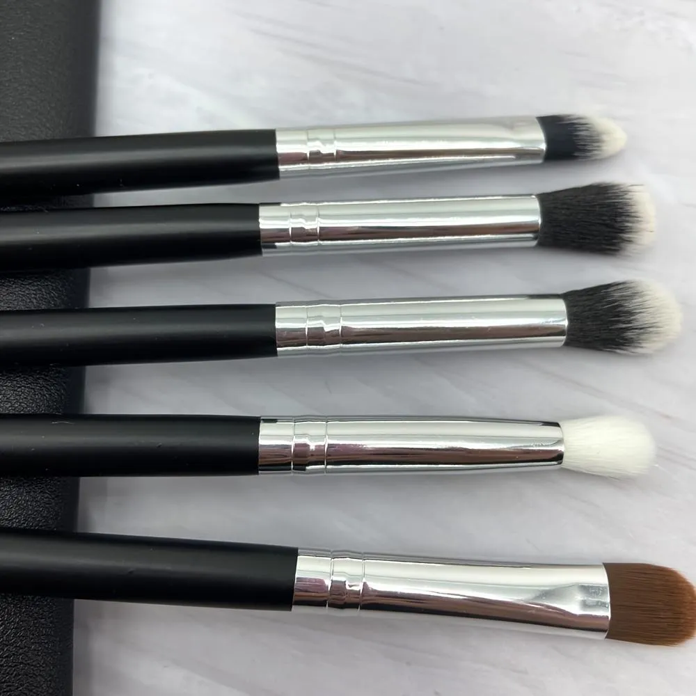 Versatile 11pcs Soft Synthetic Eyeshadow Brush Set with Nylon Bristles Wooden Handles Fragrance-Free for All Skin Types