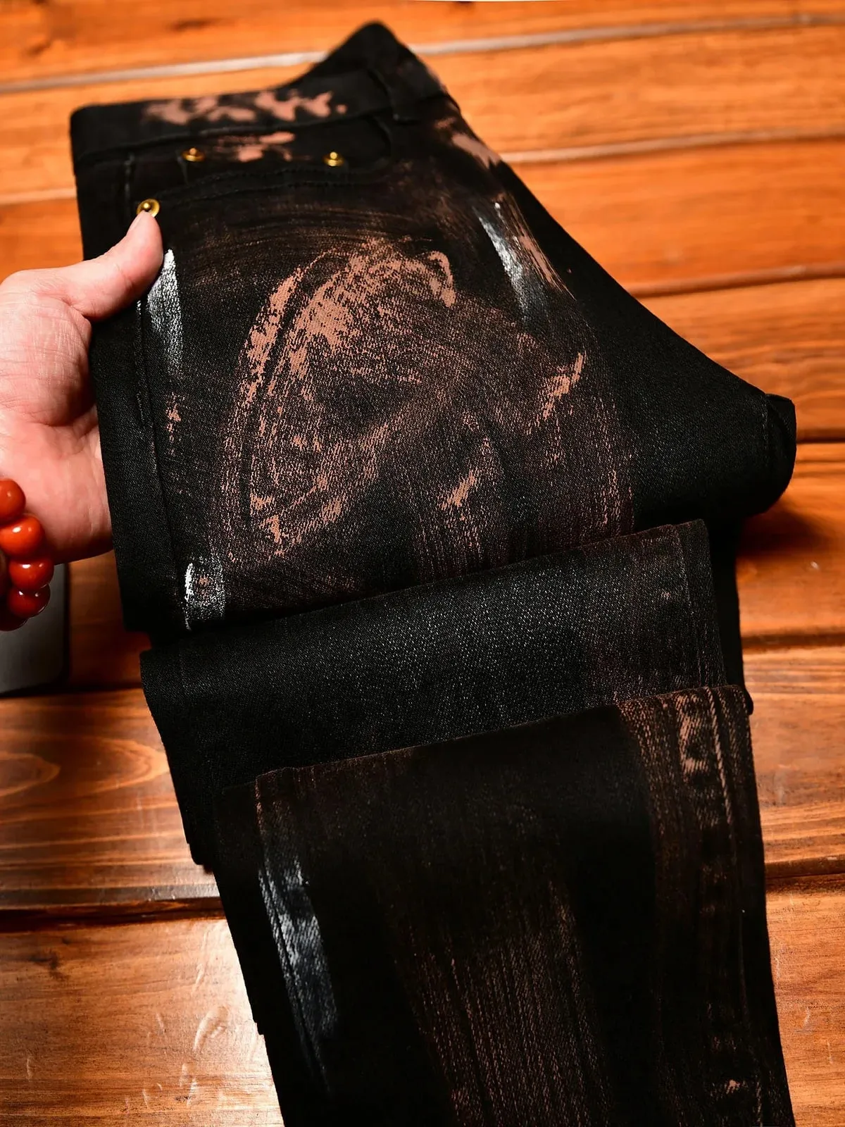 Jeans Hitam Musim Gugur 2025 Pakaian Pria Jalanan Gambar Grafiti Inkjet Pria Celana Denim Retro Kelas Atas Tren Nostalgia