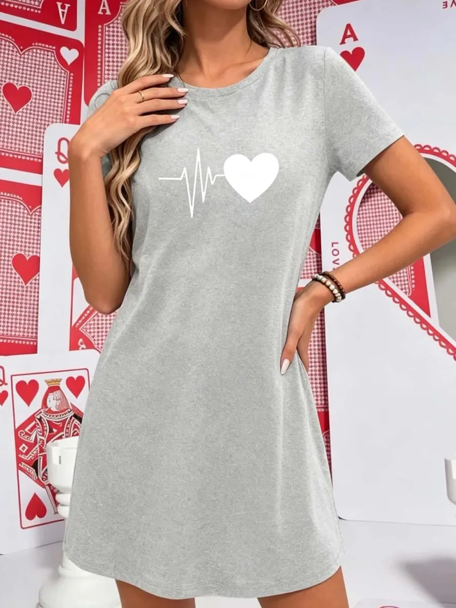 Women's elegant short-sleeved dress with heart-shaped print suitable for casual outings and comfortable wear. — image 4