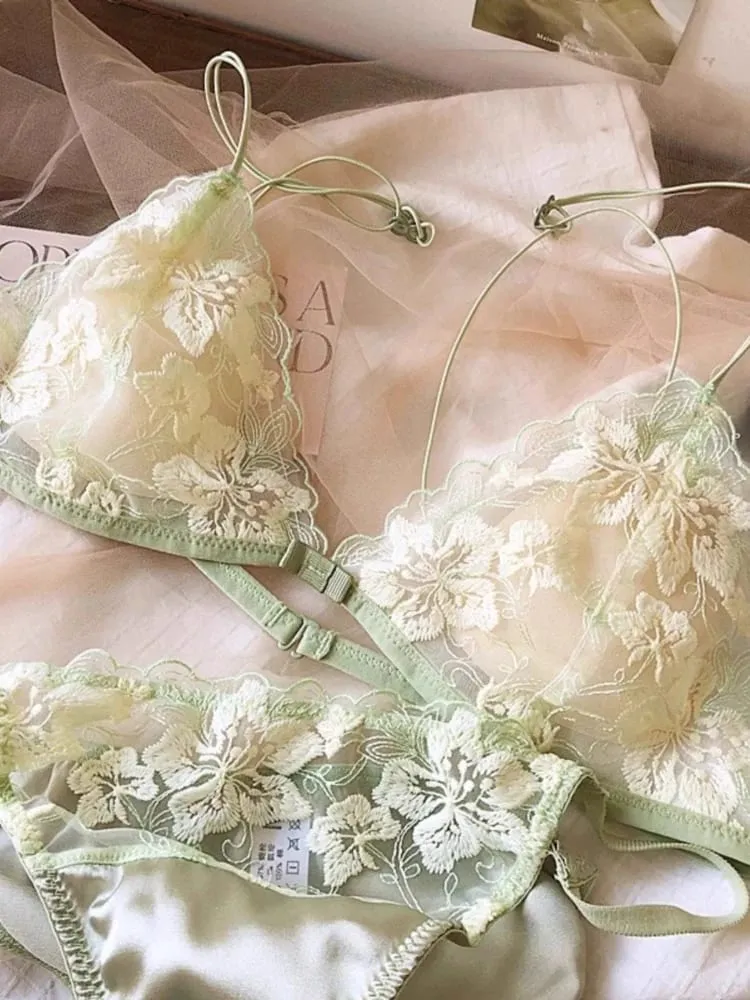 French Niche Design Lingerie Embroidered Mesh Non Wired Triangle Cup Retro Lace Bralette Thin Comfortable Bra UK Tushy MOYISU — image 1