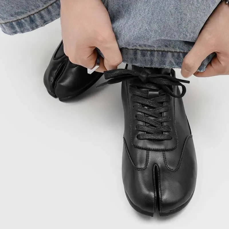 High-end Designer Split Toe Tabi Men's Sneakers and Casual Shoes Fashion Retro Leather Slip-On Loafers Men Shoes Tenis Masculino