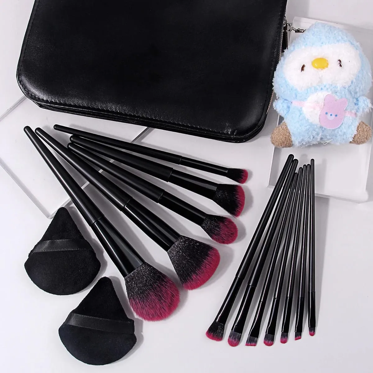 16Pcs Gradient Pink Makeup Brush Set Soft Synthetic Hair Face Eye Cosmetic Brushes With 2 Triangle Velvet Powder Puffs Black Mak — image 3