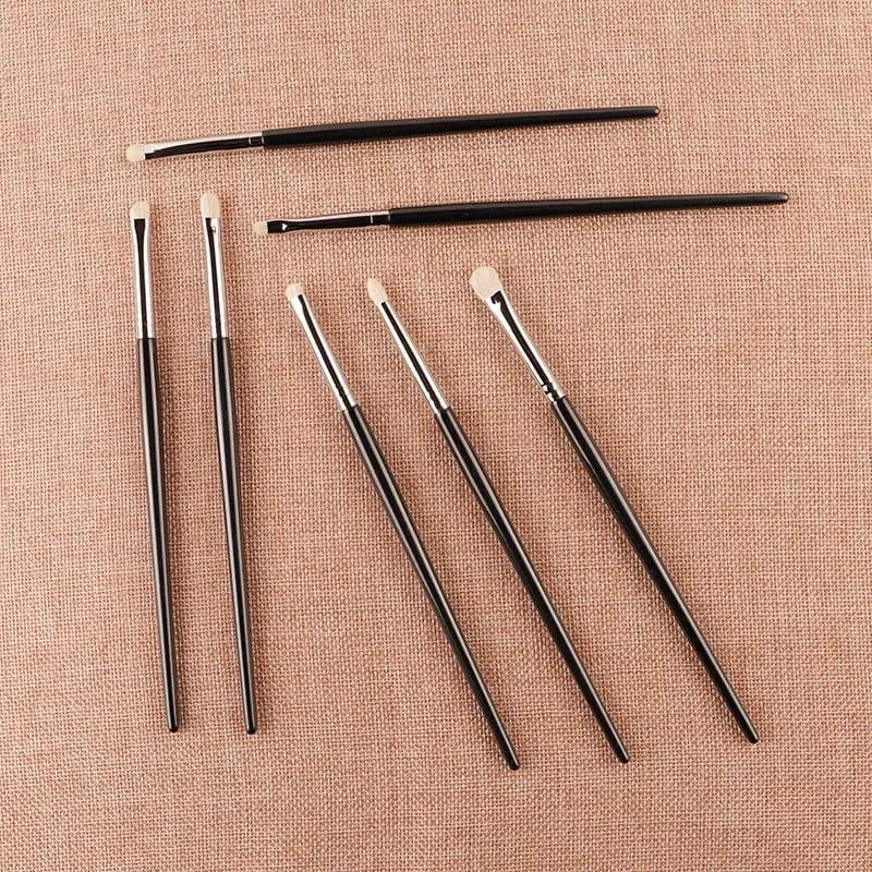 1pc White Pony Hair Eyeshadow Makeup brushes Small Smudge Precision Crease Detail Bevel Eye Shadow Make up brush Liner Lip — image 2