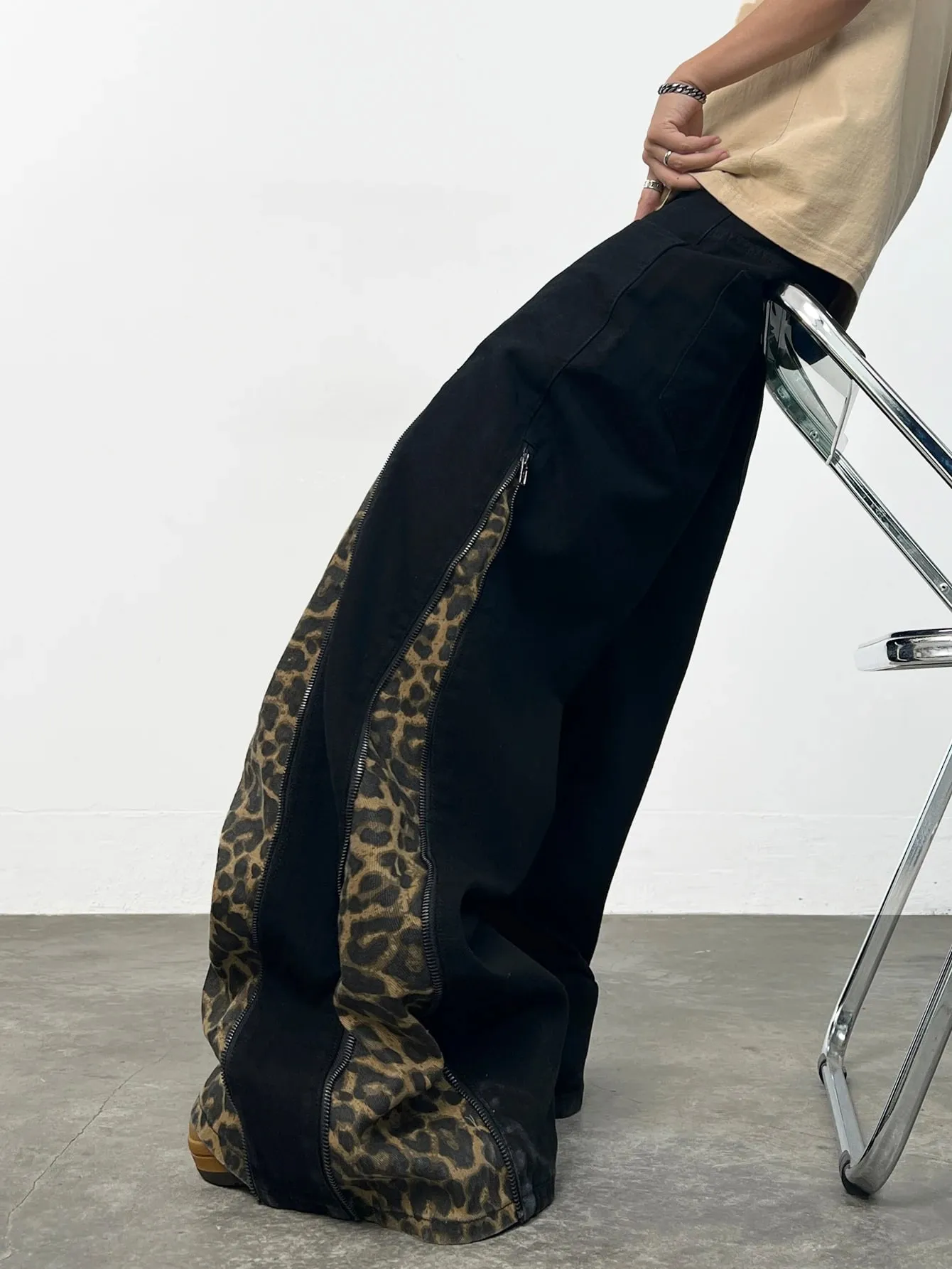 Men's Jeans Versatile Streetwear Wide Pants Trendy Y2K Leopard Print Patchwork Men's Casual Trousers Suitable For All Seasons — image 4