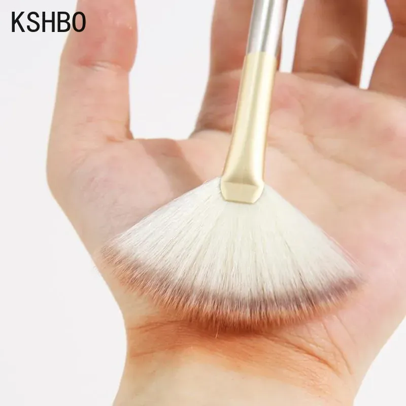 5pcs Fan Brushes Facial Brushes Soft Makeup Brush Cosmetic Applicator Tools Wooden Handle and Soft Fiber for Peel Mask