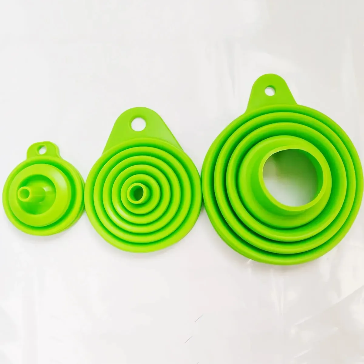 3 Pcs Kitchen Funnel Set Silicone Collapsible Funnel for Kitchen Use Filling Bottles Canning Cooking and Water Powder Transfer