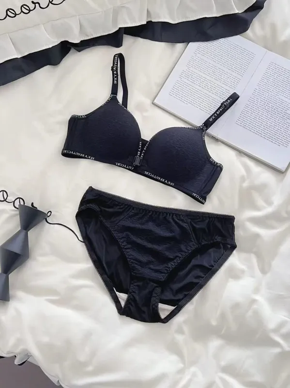 Set Lingerie Push-Up Penutupan Depan Seksi untuk Payudara Kecil Bra Tipis Nyaman Tanpa Tali Bahu Huruf Cincin Baja