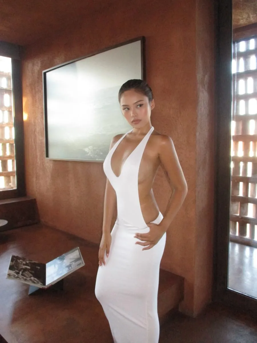 European and American Ins Style Deep V-Neck Waist sexy Solid Color Simple and Advanced Hollow Backless Hanging Neck Dress — image 2