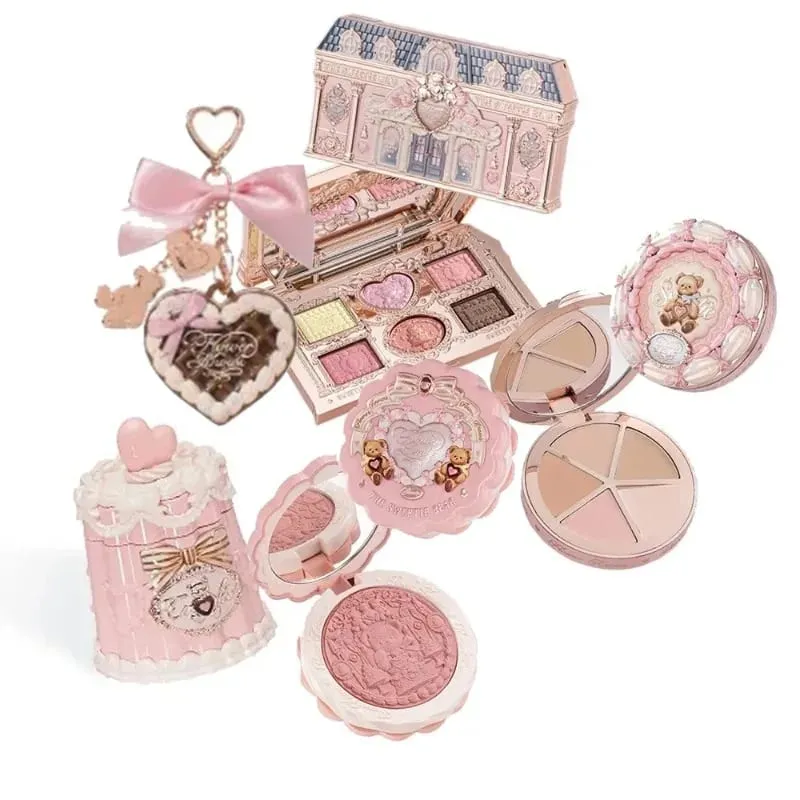 Flowerknows make-up Dárkové sady Little Angel Bunny Zahradní mušle Šperky Glaze na rty Tvářenka Flower Know SWEETIE BEAR Blush korektor
