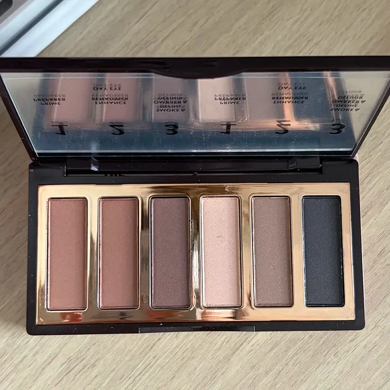 CT Quatro-color Eyeshadow Palette Matte Glitter Eyeshadow Brilhante Maquiagem Travesseiro Falar Fácil de Colorir Fundação Natural Cosméticos
