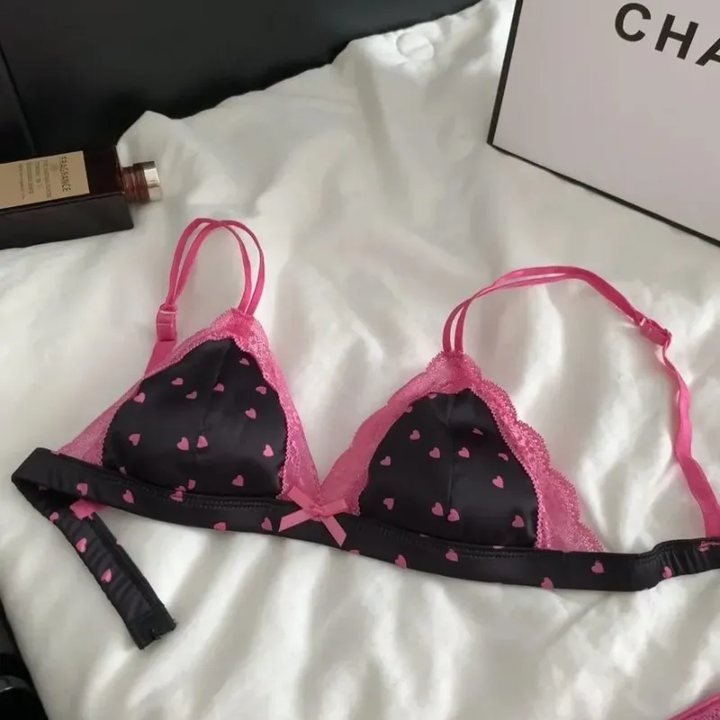 セクシーな New French Style Satin Lace Bra Panty Set Wireless Thin Triangle Cup Sweet Lingerie For Small Bust Young Ladies Size 32‑38