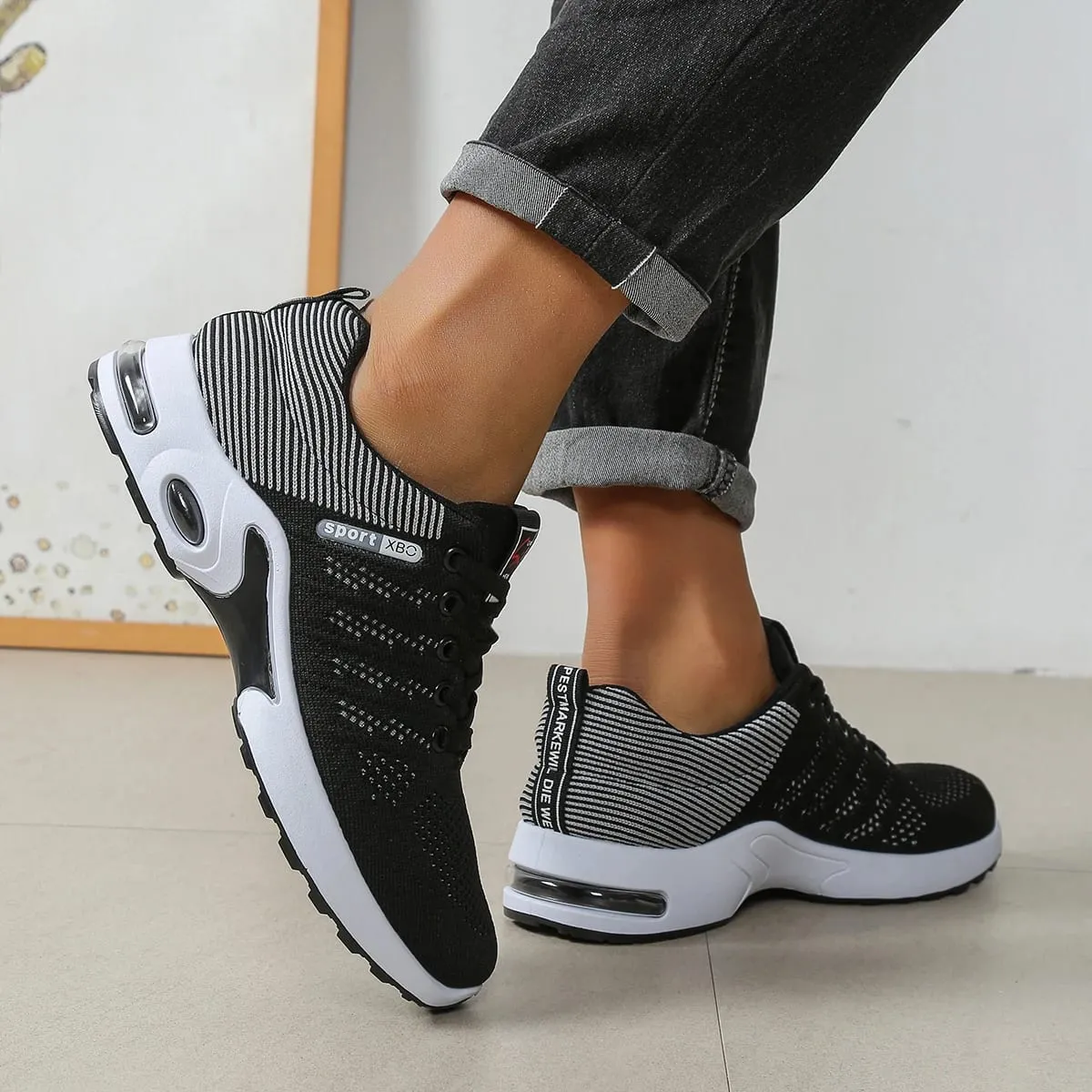 Men's Breathable Lace-Up Running Shoes Knitted Mesh Casual Shoes Comfortable Cushioned Sole Daily Shoes