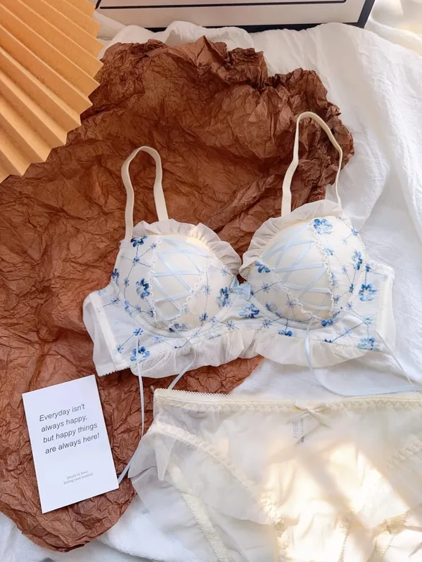 Strappy lace lingerie girls without steel ring underwear st small breasts gathered sweet sexy bra briefs suit — image 7