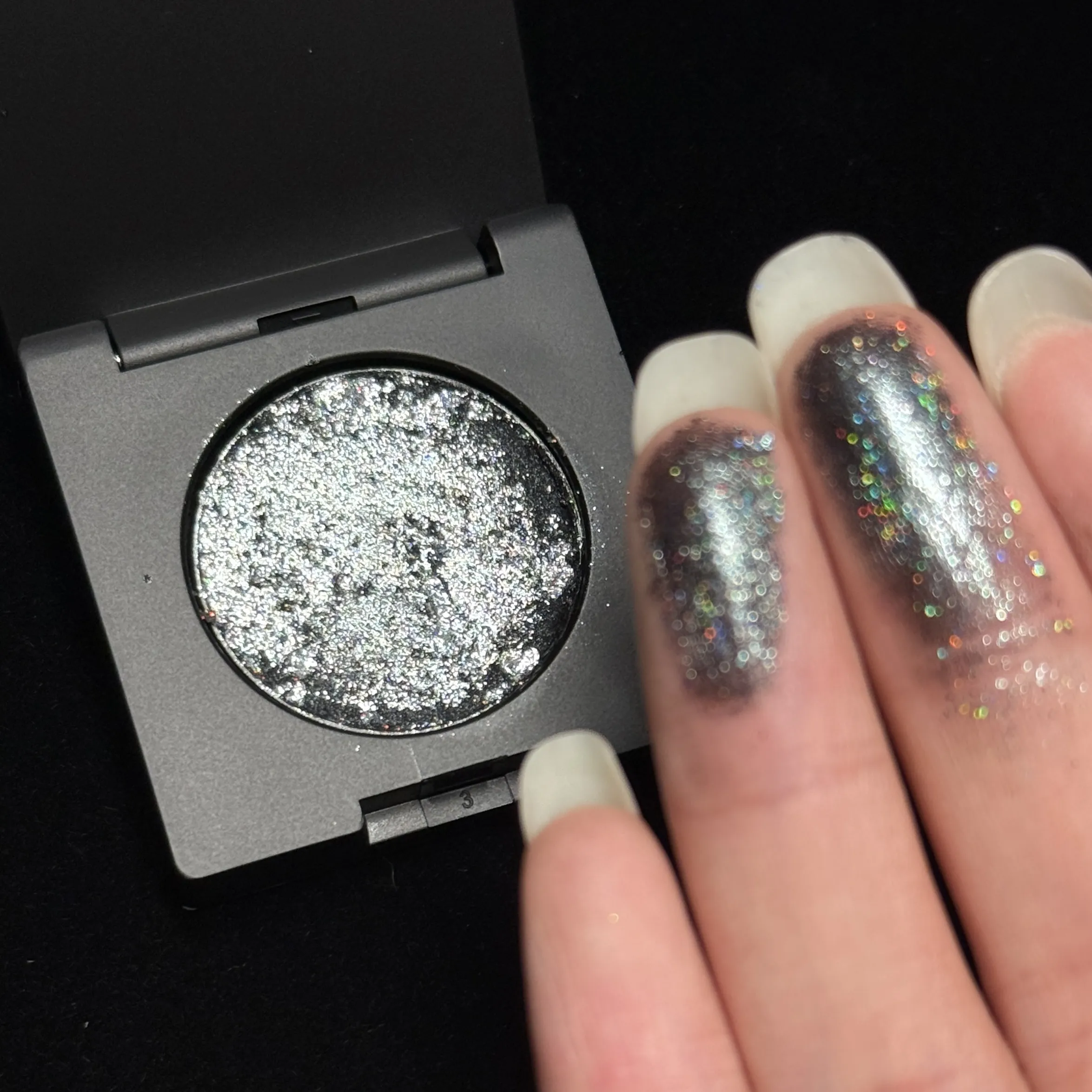 Single Mixed Color Eyeshadow Chameleon Fine Sparkle Pearl Brightener Eye Shadow Portable Eye Makeup — image 2