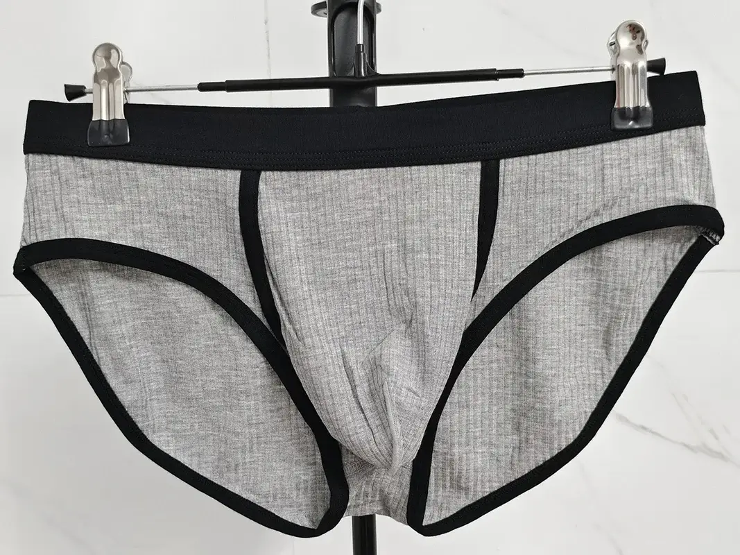 Men's briefs with fashionable and sexy underpants and large pockets