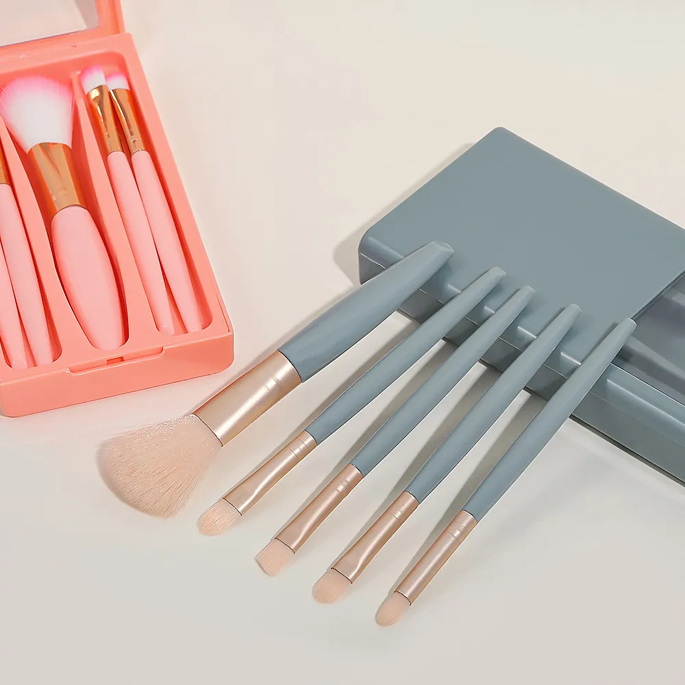 Portable Mini Makeup Brush Set with Mirror Case 5Pcs Travel Makeup Brushes for Foundation Eyeshadow Concealer — image 5
