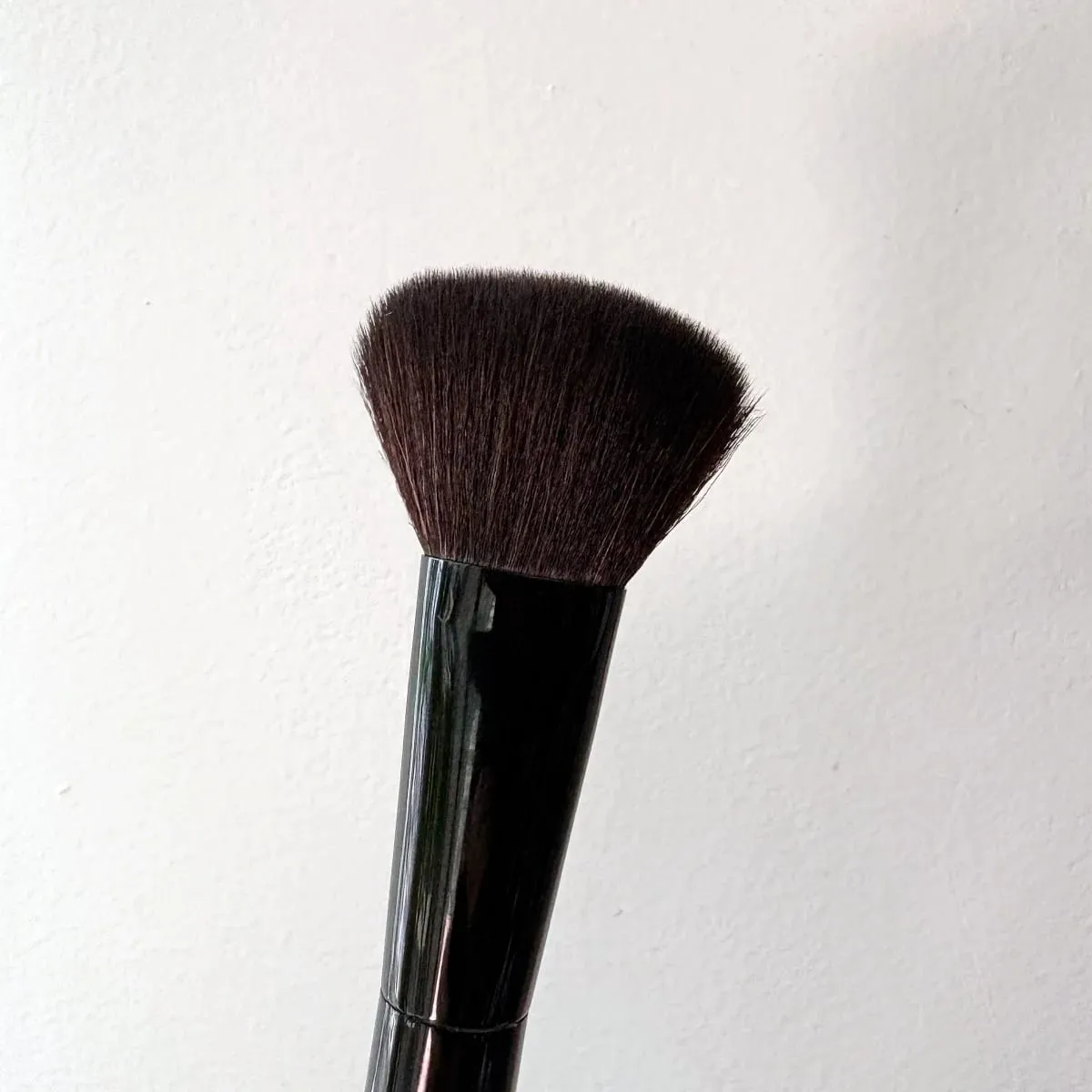 The Double Brush Soft Synthetic Hair Dual-ended Makeup Brush for Slip Tint Concealer Glow Sculpt and Dew Blush