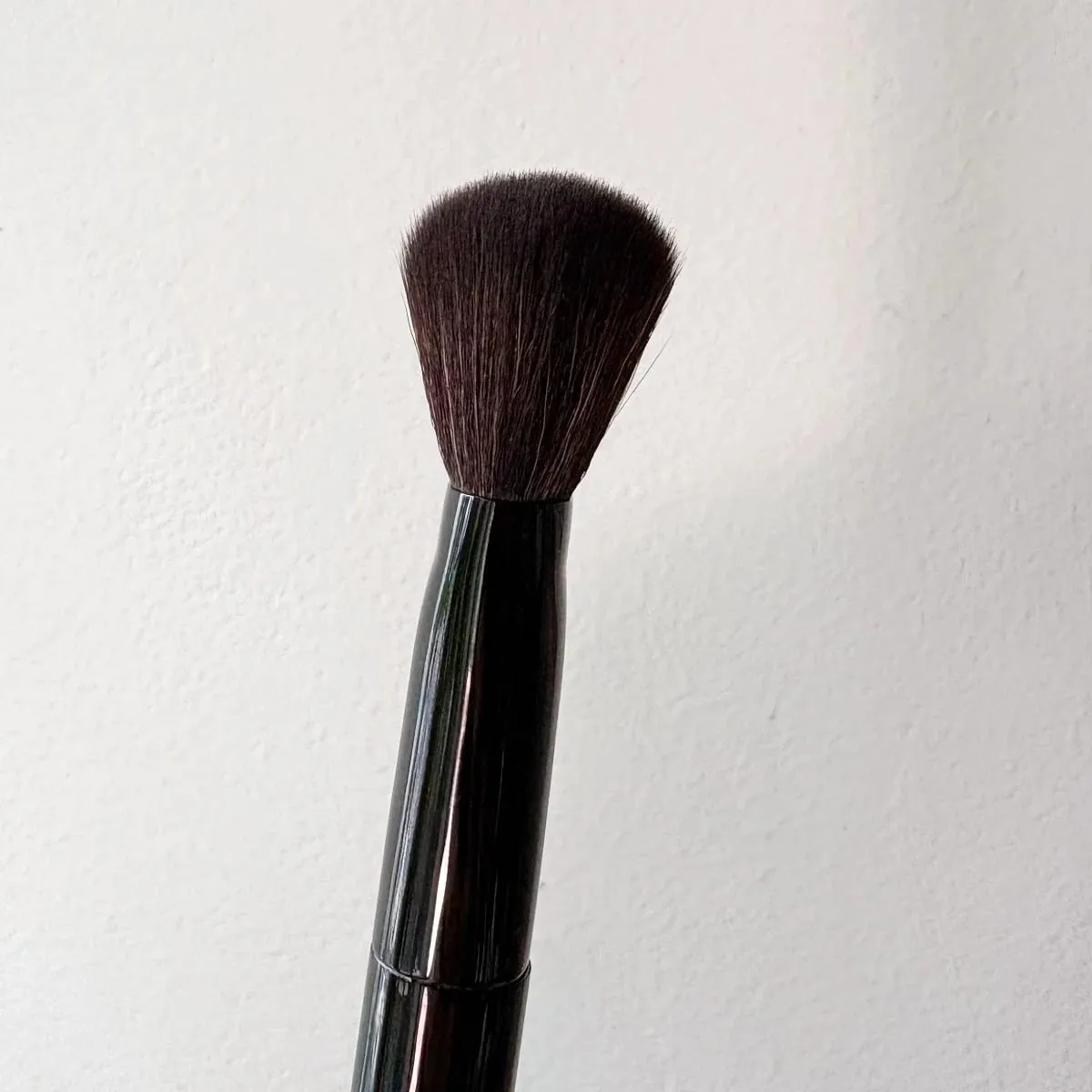 The Double Brush Soft Synthetic Hair Dual-ended Makeup Brush for Slip Tint Concealer Glow Sculpt and Dew Blush