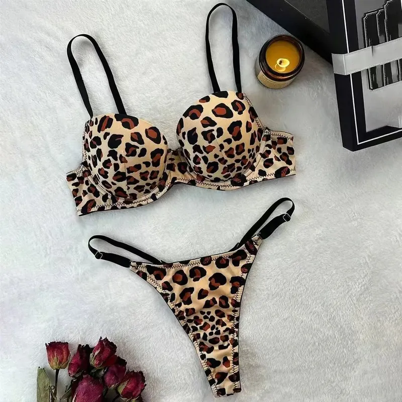 Women's Sexy Leopard Print Lingerie Set Comfortable Close-Fitting Push-Up Bra with Steel Ring Gathering