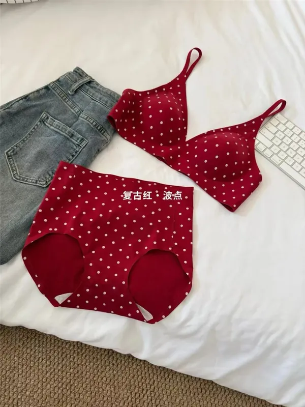 American Retro Polka Dot Lingerie Set Seamless Deep V Bra Wireless Jelly Soft Support Anti Sagging Sexy Comfort Women MOYISU Bra — image 11
