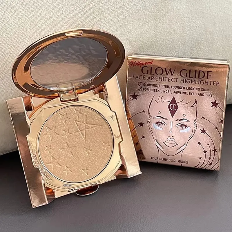 Charlotte Tilbury Dudak Kalemi Güçlü Kapatıcılıkla Pürüzsüzdür ve Vurgulayıcı Kontur Paleti Özelliklerinizi Aydınlatır ve Şekillendirir