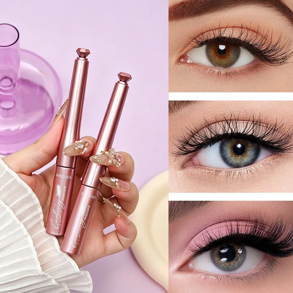 Schwarze Wimperntusche, die Volumen verleiht und Locken verleiht. Langanhaltend und natürlich verlängernd, schnell trocknend und klumpenfest – ideal für das tägliche Make-up