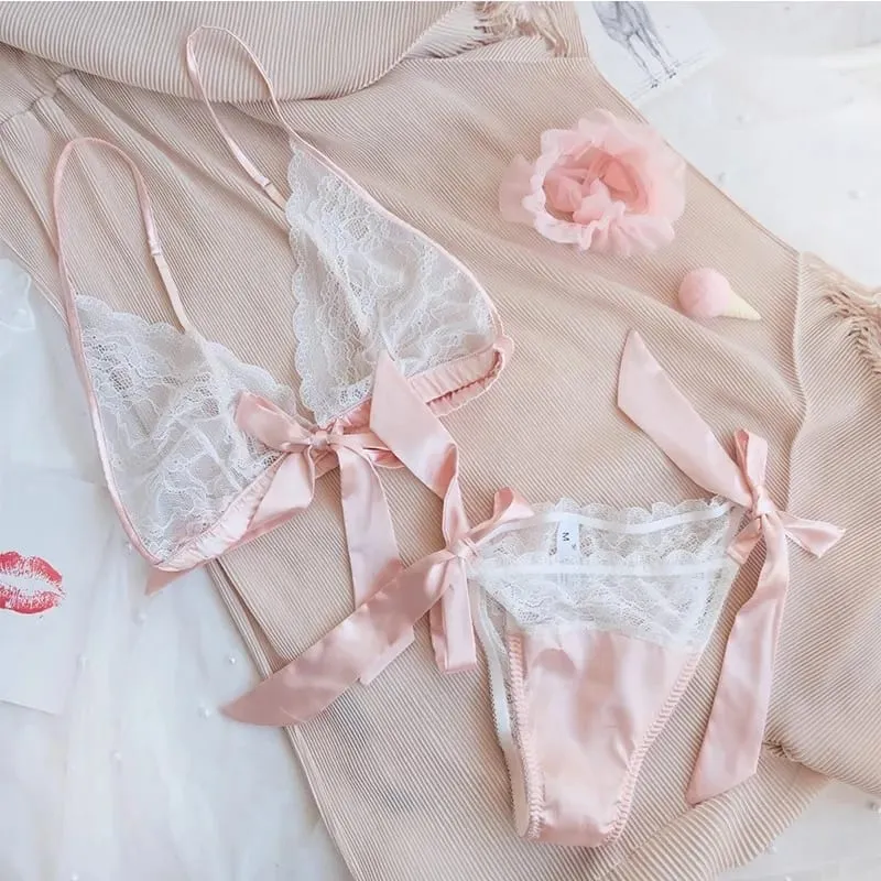 Pakaian Dalam Seksi Perancis Lace Ruffles Bra dan Seluar Dalam Tanpa Wayar dengan Set Pakaian Dalam Garter Godaan Melihat Melalui Set Bra Ultra Nipis