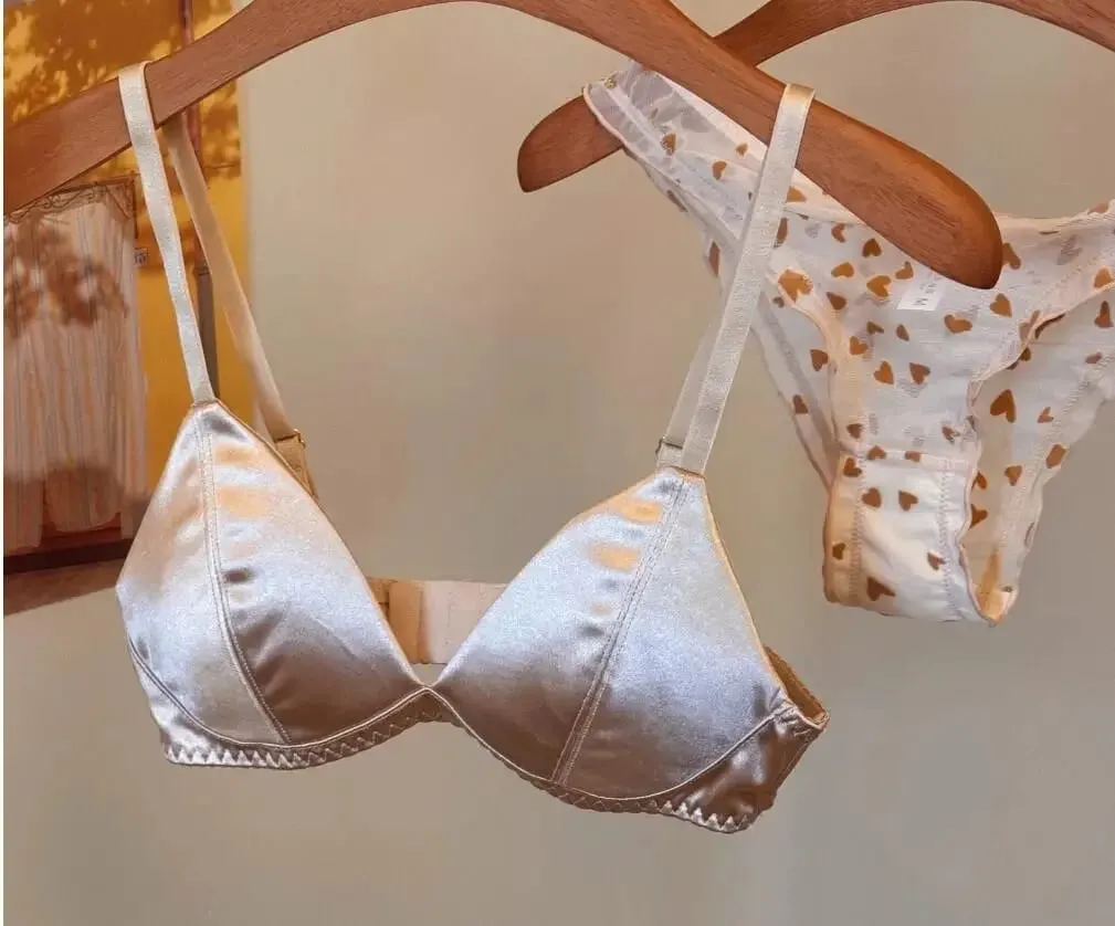 Conjunto de sujetador sexy de satén con copa triangular que no deja marcas, lencería inalámbrica cómoda para pechos grandes