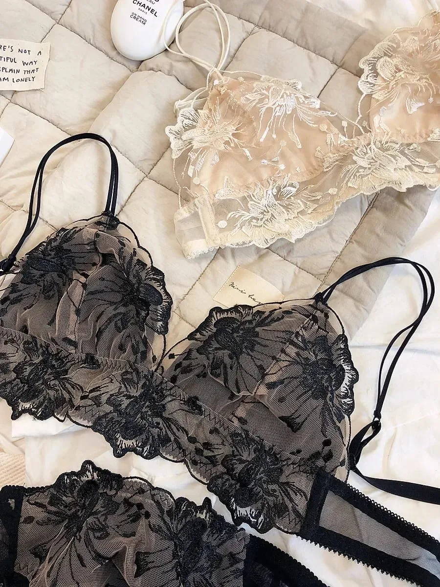 Conjunto de Bralette de encaje bordado, sujetador inalámbrico con copa triangular para pechos grandes, lencería ultrafina y transpirable