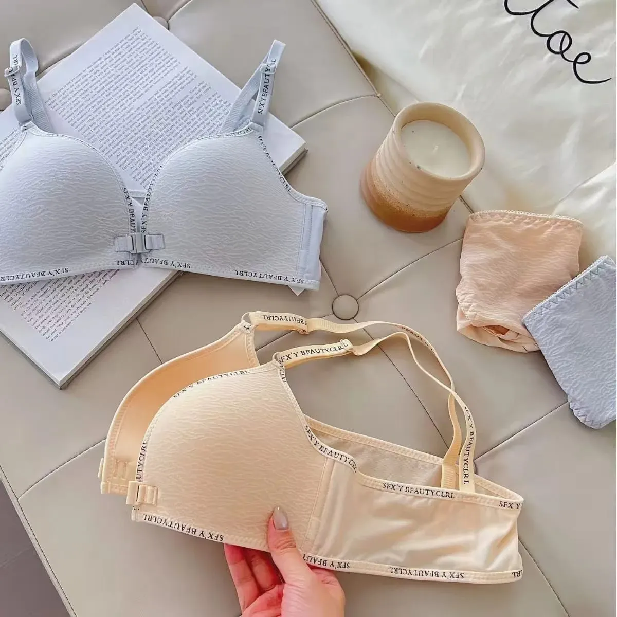 Set Lingerie Push-Up Penutupan Depan Seksi untuk Payudara Kecil Bra Tipis Nyaman Tanpa Tali Bahu Huruf Cincin Baja