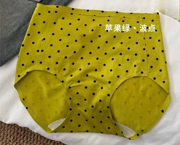 American Retro Polka Dot Lingerie Set Seamless Deep V Bra Wireless Jelly Soft Support Anti Sagging Sexy Comfort Women MOYISU Bra — image 15
