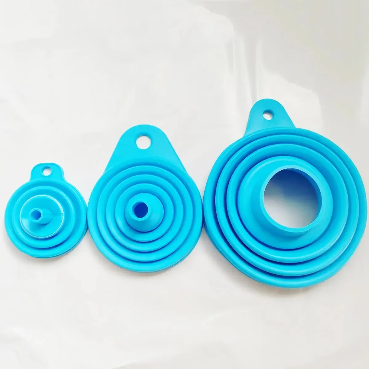 3 Pcs Kitchen Funnel Set Silicone Collapsible Funnel for Kitchen Use Filling Bottles Canning Cooking and Water Powder Transfer