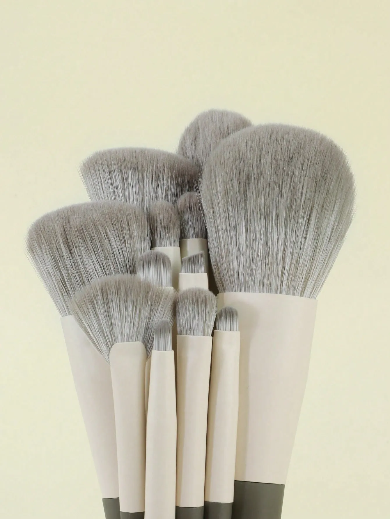 10 Pcs Professional Makeup Brush Set Handle Soft Nylon Bristle Foundation Blush Powder Eyeshadow Cosmetic Make‑up Brushes Kit — image 4