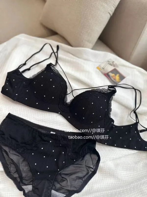 Sexy Lace Polka Dot Lingerie Set with Small Chest Gathered Comfortable Without Steel Ring Lingerie Two Piece Underwear Set
